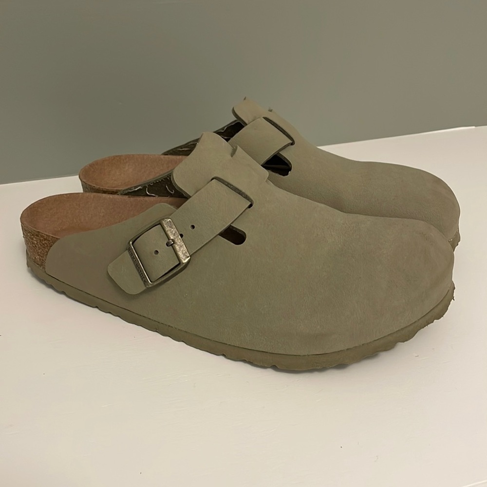 VEGAN BIRKENSTOCK - SIZE 10-10.5W REG/WIDE
